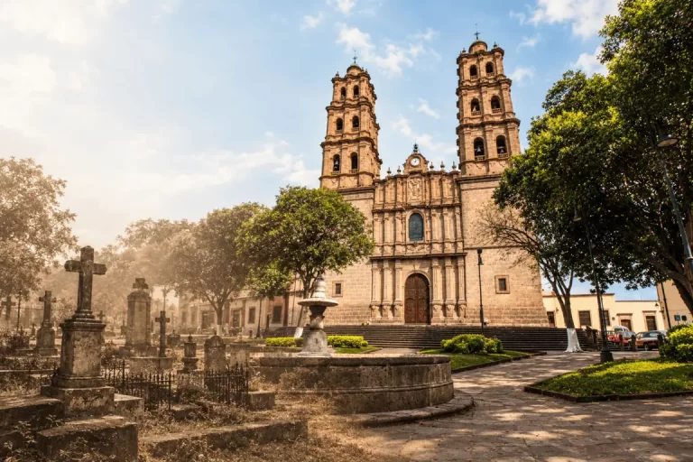 La Plaza o Jardín de San José antes era un cementerio