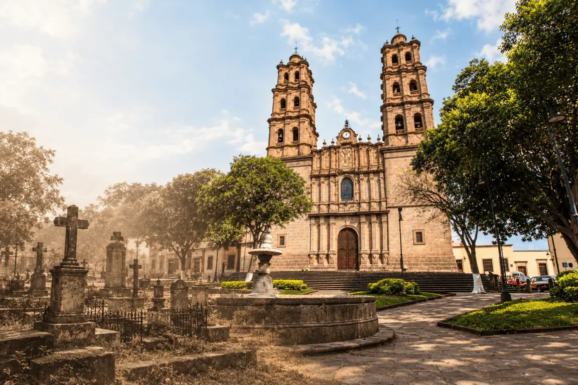 La Plaza o Jardín de San José antes era un cementerio